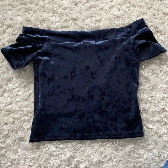 Navy velvet crop top off the shoulder - Picture 2 of 3